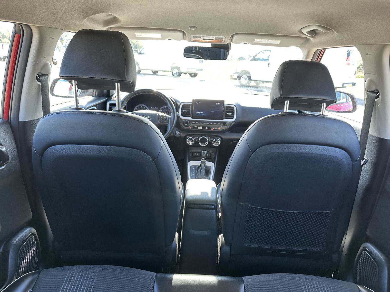 Used 2022 Hyundai Venue Limited image 6