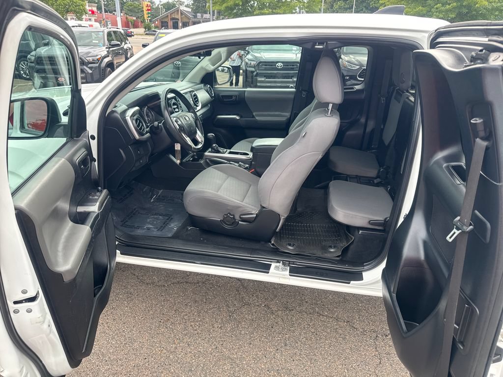 Used 2022 Toyota Tacoma SR5 RWD image 14