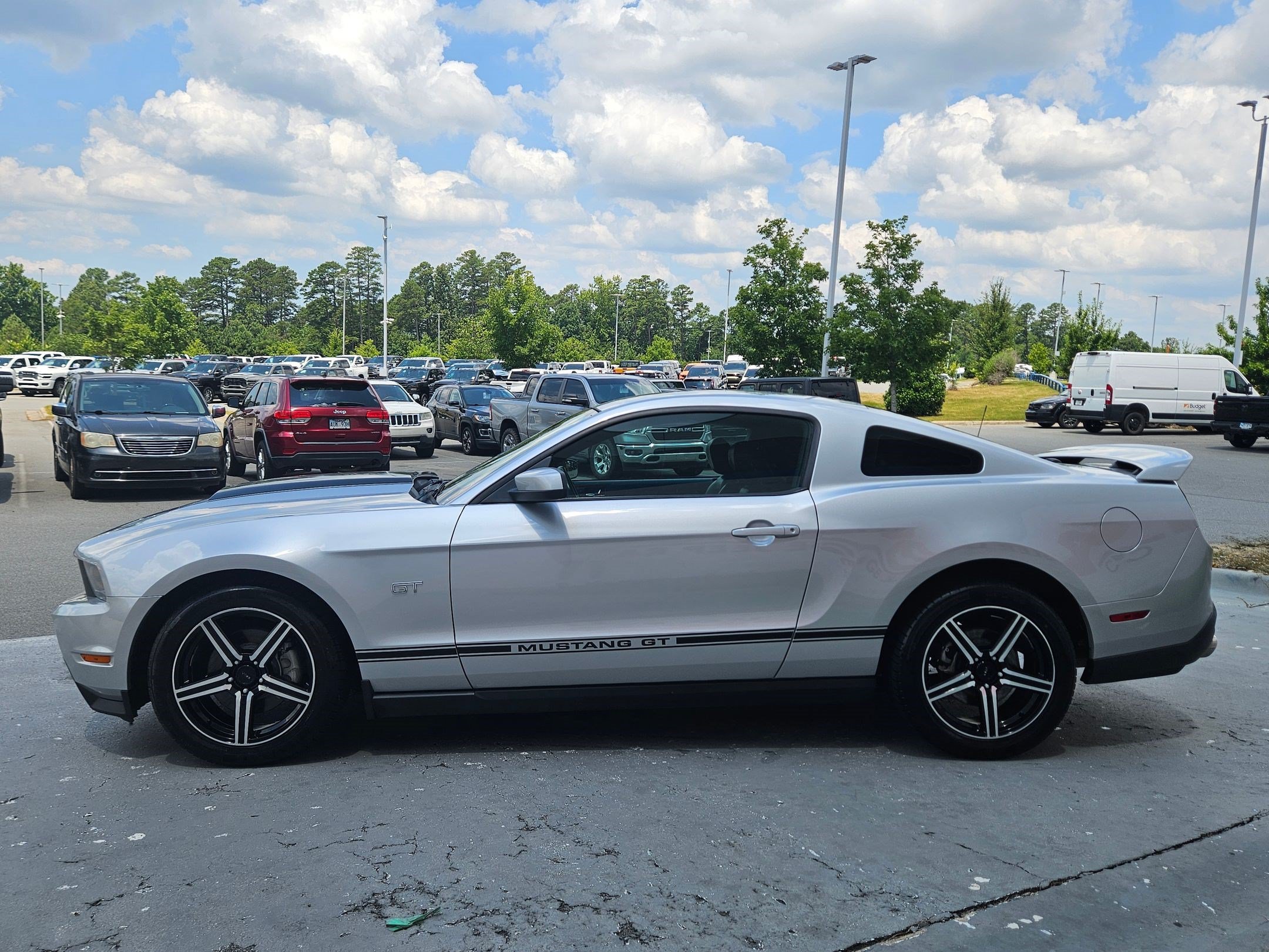 Used 2010 Ford Mustang GT Premium RWD image 4