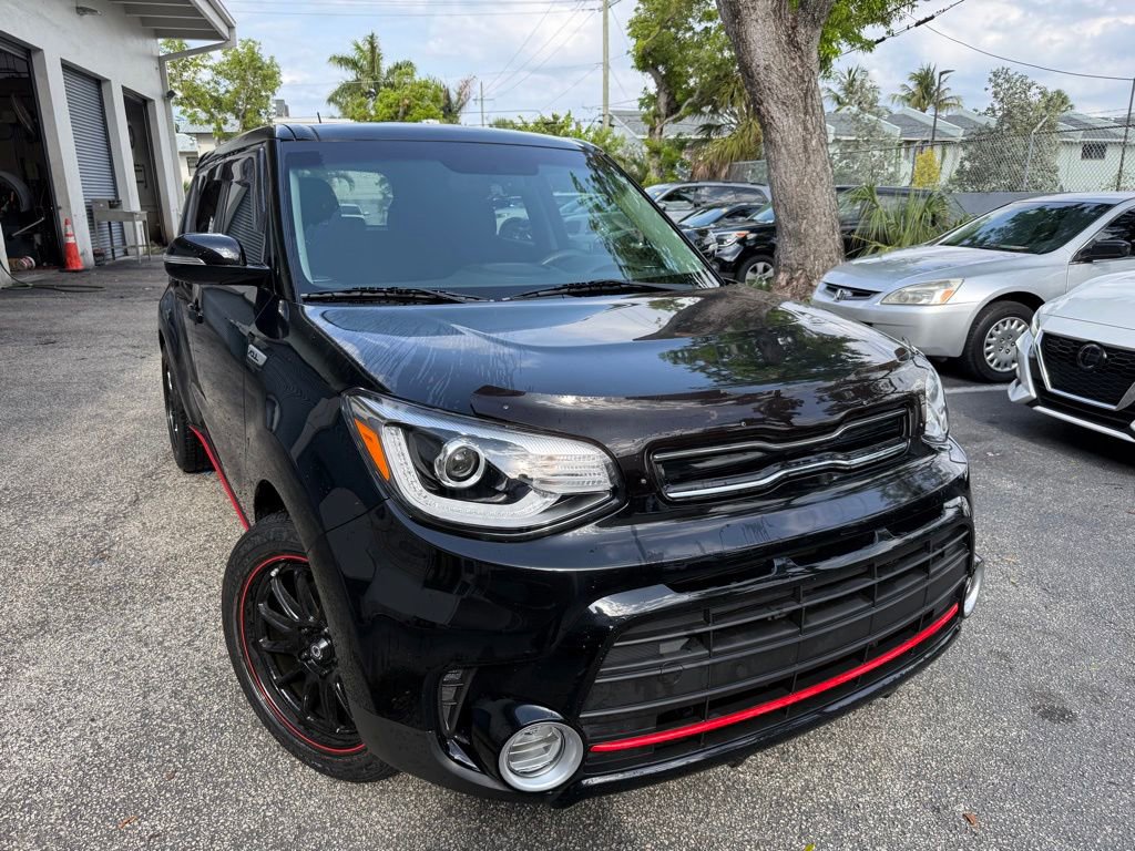 Used 2017 Kia Soul ! w/ Tech Package FWD image 1