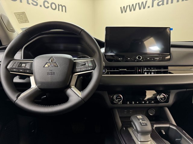 New 2025 Mitsubishi Outlander SE image 9