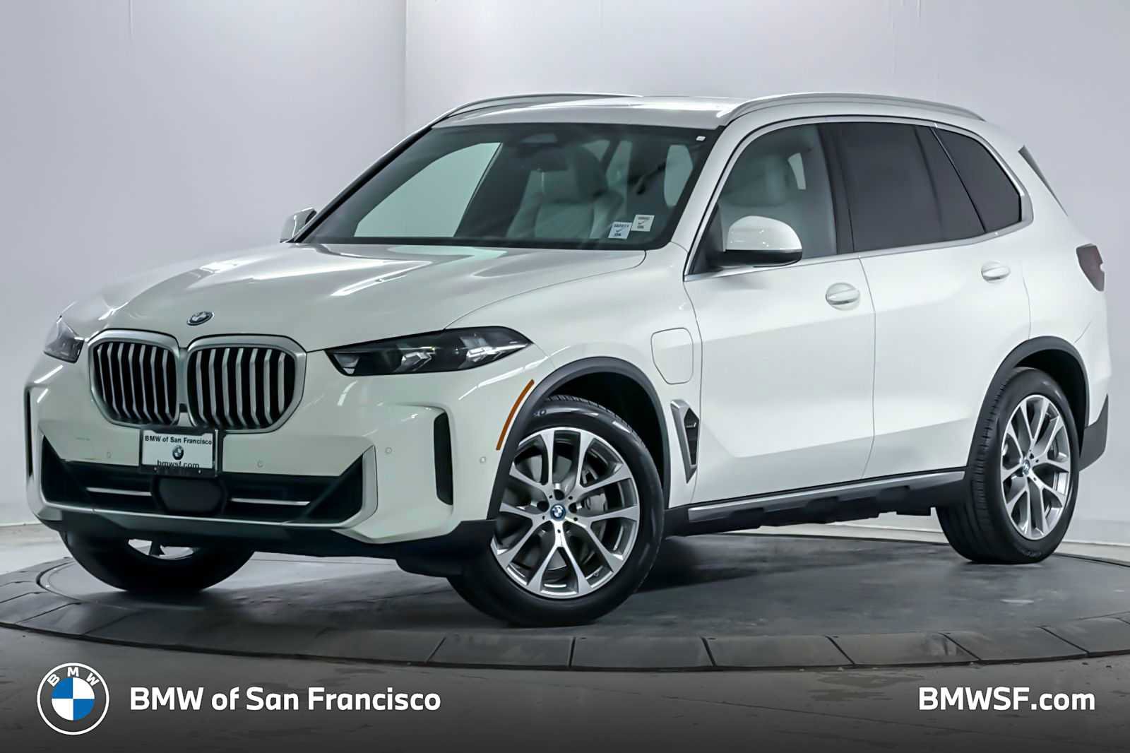 Used 2024 BMW X5 xDrive50e image 1