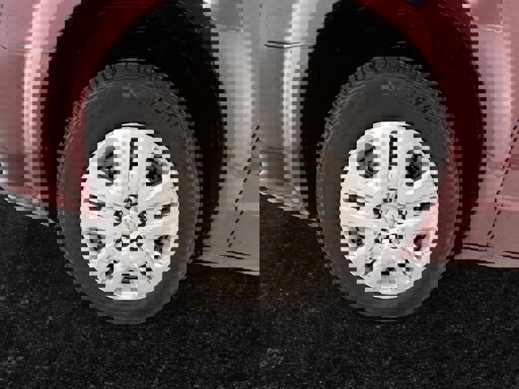 Used 2018 Dodge Grand Caravan SE w/ UConnect Hands-Free Group image 27