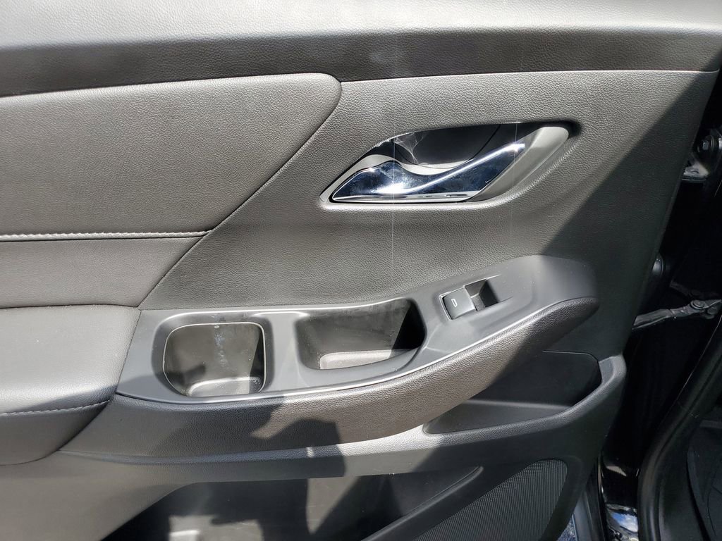 Used 2023 Chevrolet Traverse LT image 19