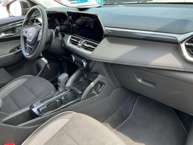Used 2025 Chevrolet TrailBlazer LT AWD/4WD image 19