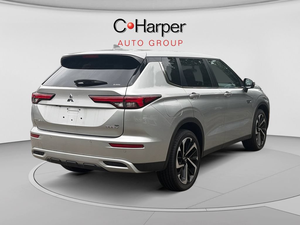 Used 2024 Mitsubishi Outlander 4WD Plug-In Hybrid image 3