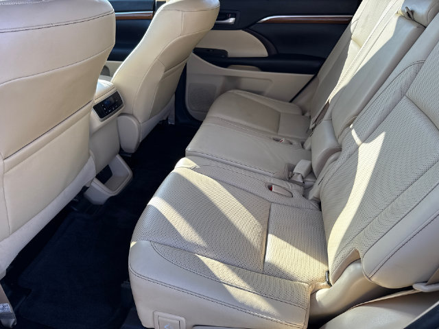 Used 2017 Toyota Highlander Limited FWD image 19