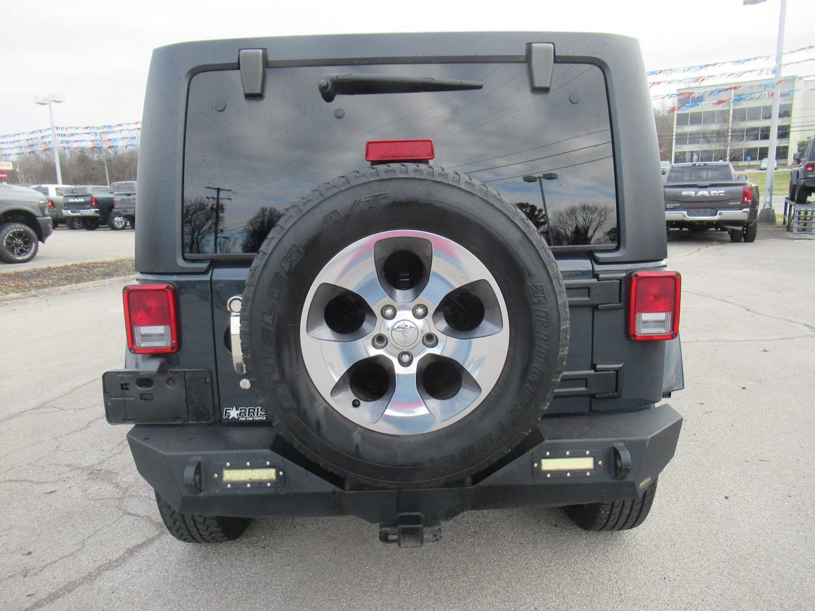 Used 2018 Jeep Wrangler Unlimited Sahara w/ Connectivity Group image 4