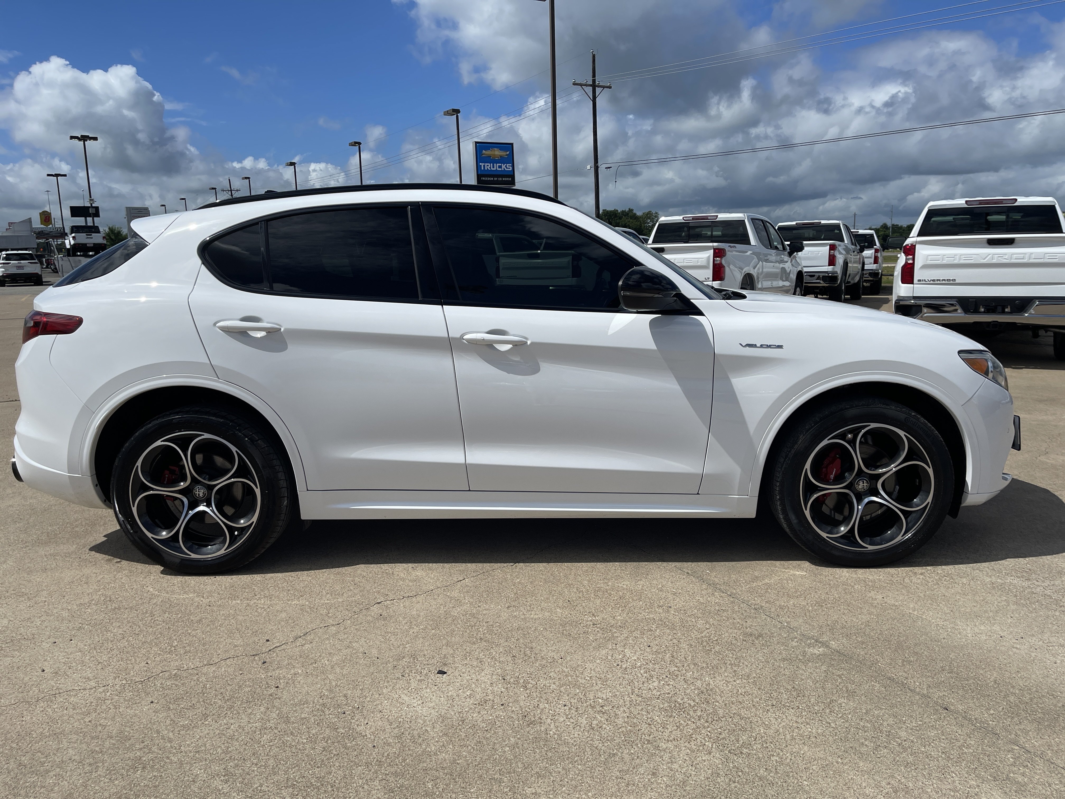 Used 2022 Alfa Romeo Stelvio Veloce AWD/4WD image 3