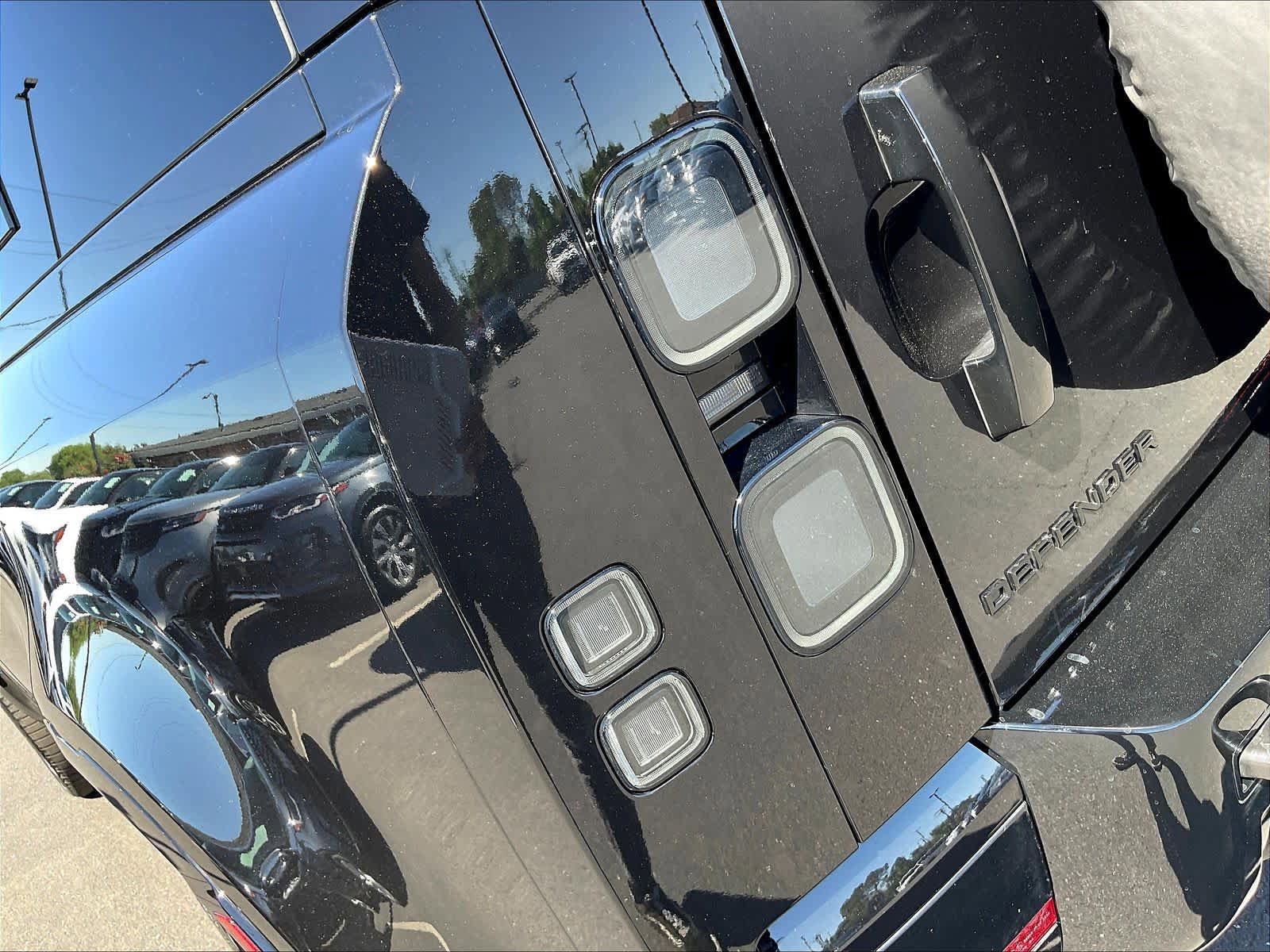 New 2026 Land Rover Defender 110 X-Dynamic SE AWD/4WD image 25
