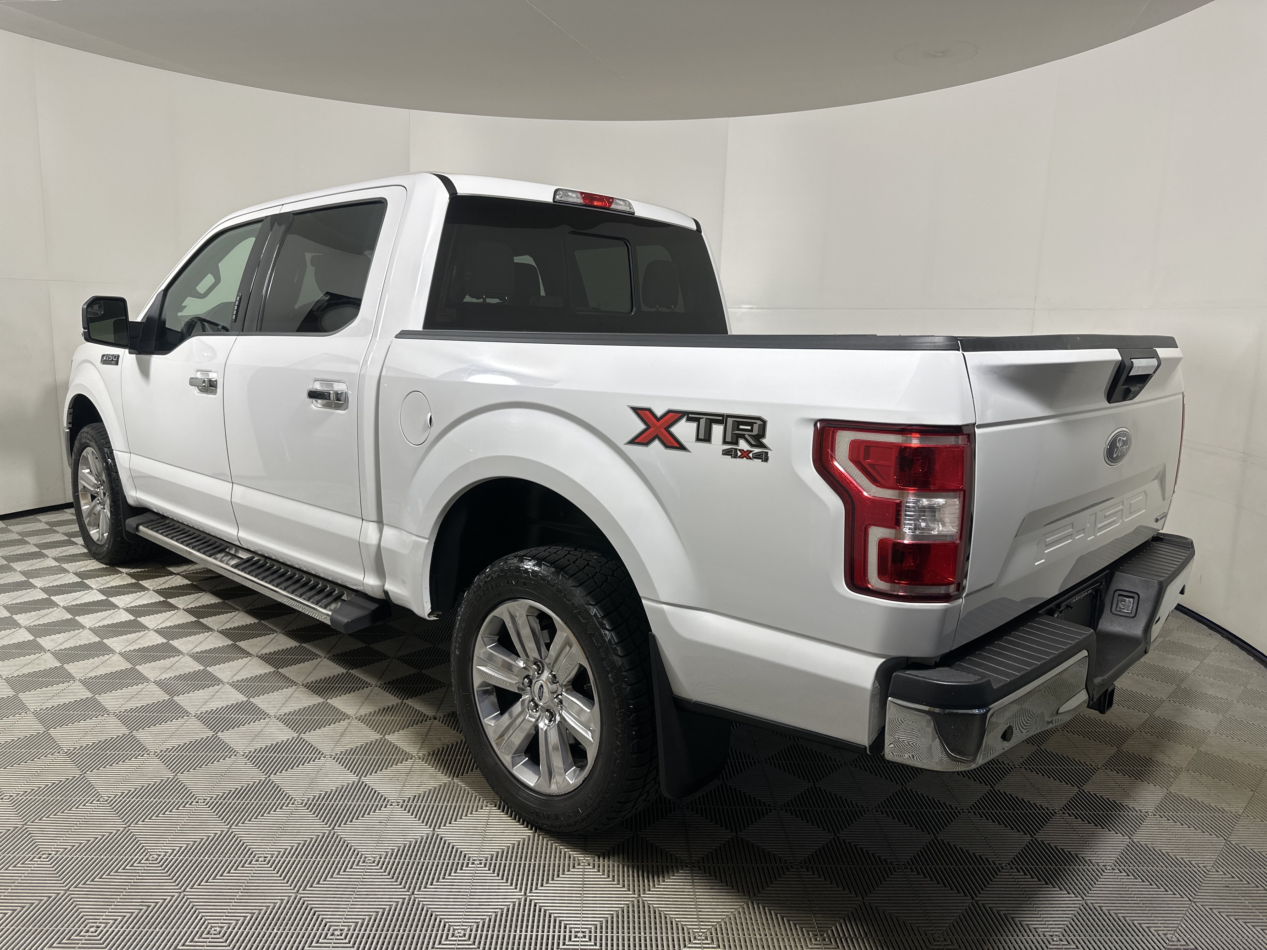 Used 2018 Ford F150 XLT w/ Equipment Group 302A Luxury AWD/4WD image 5
