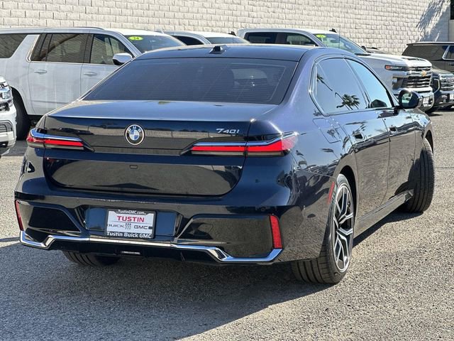 Used 2024 BMW 740i image 4