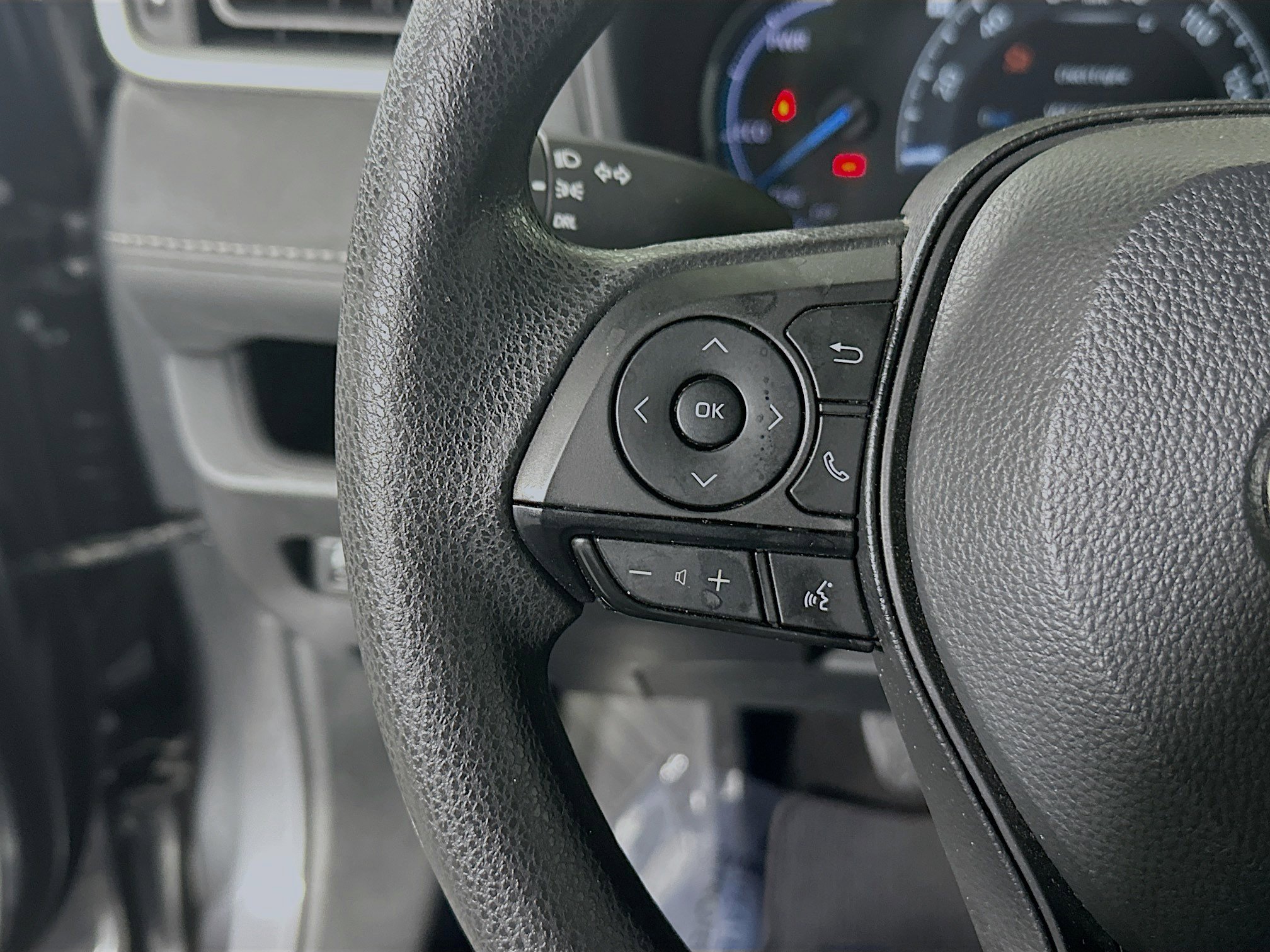 Used 2024 Toyota RAV4 LE AWD/4WD image 16