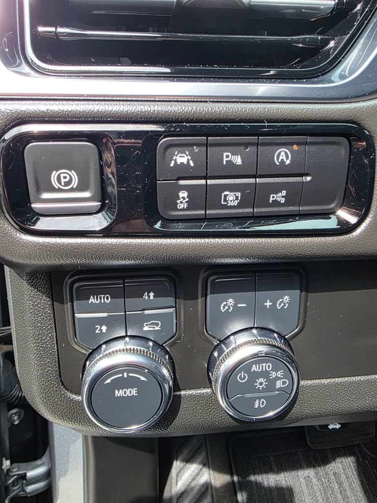 Used 2025 GMC Yukon XL Elevation w/ Technology Package AWD/4WD image 21