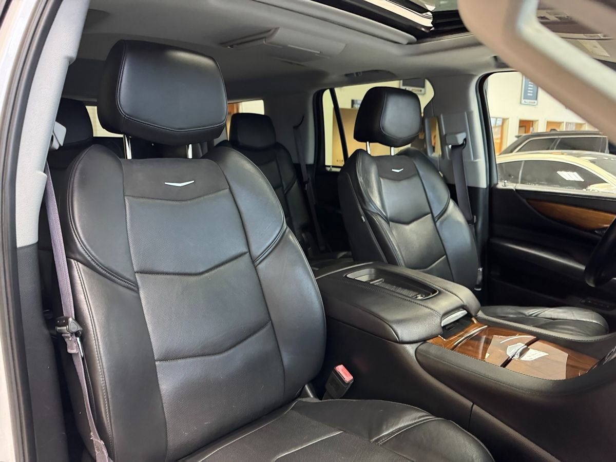 Used 2017 Cadillac Escalade Premium Luxury AWD/4WD image 19