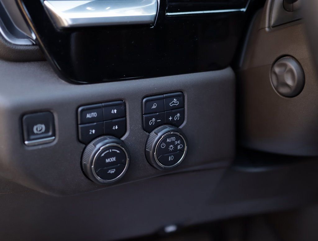 Used 2022 Chevrolet Silverado 1500 LTZ image 10