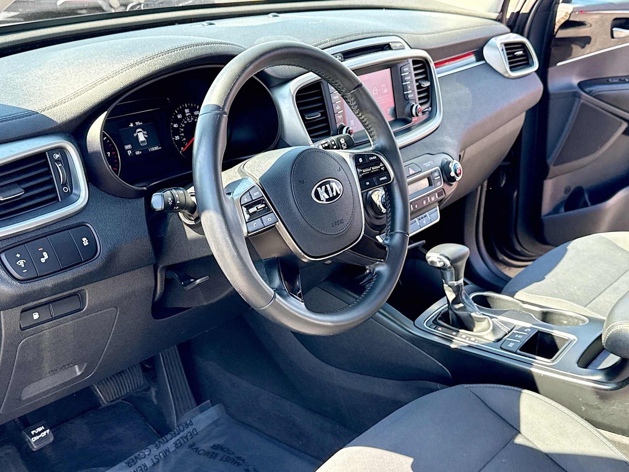 Used 2019 Kia Sorento LX w/ LX Convenience Package image 4