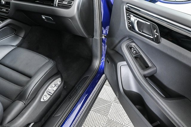 Used 2025 Porsche Macan image 26