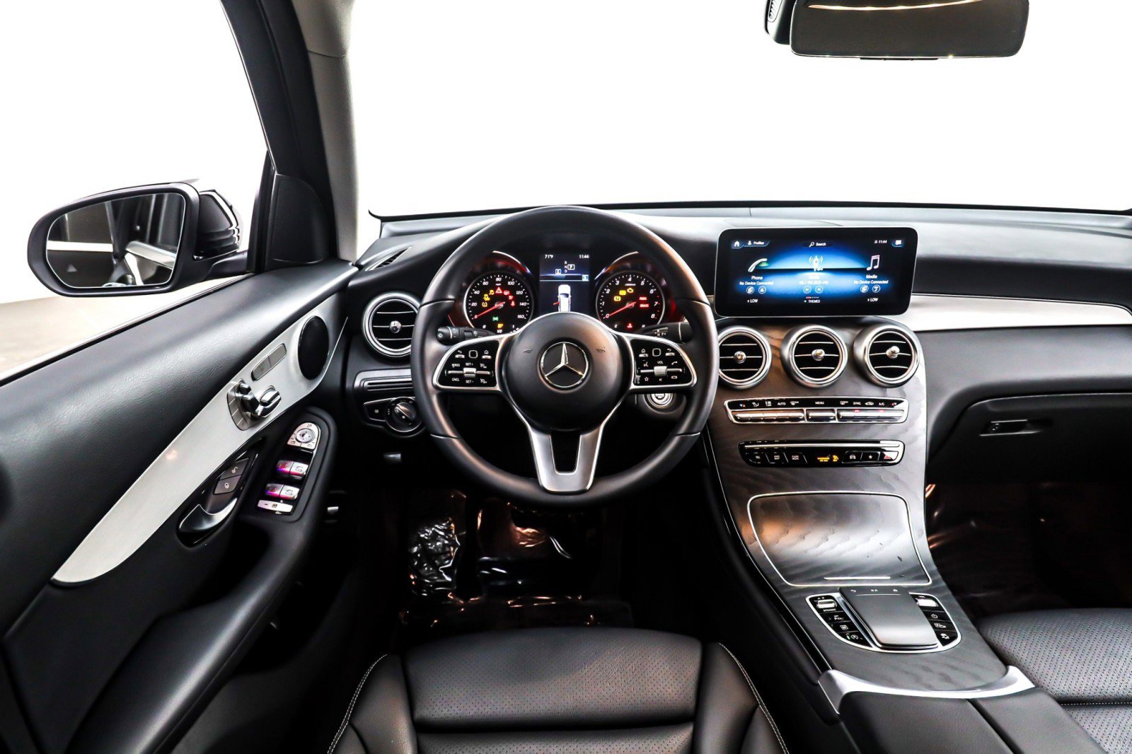 Used 2022 Mercedes-Benz GLC 300 w/ Premium Package Lite image 5