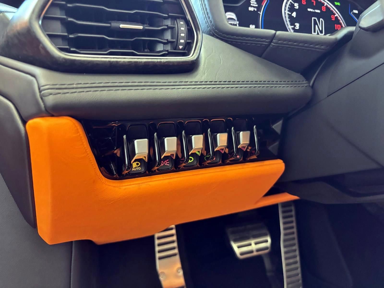 Used 2021 Lamborghini Huracan EVO RWD image 25