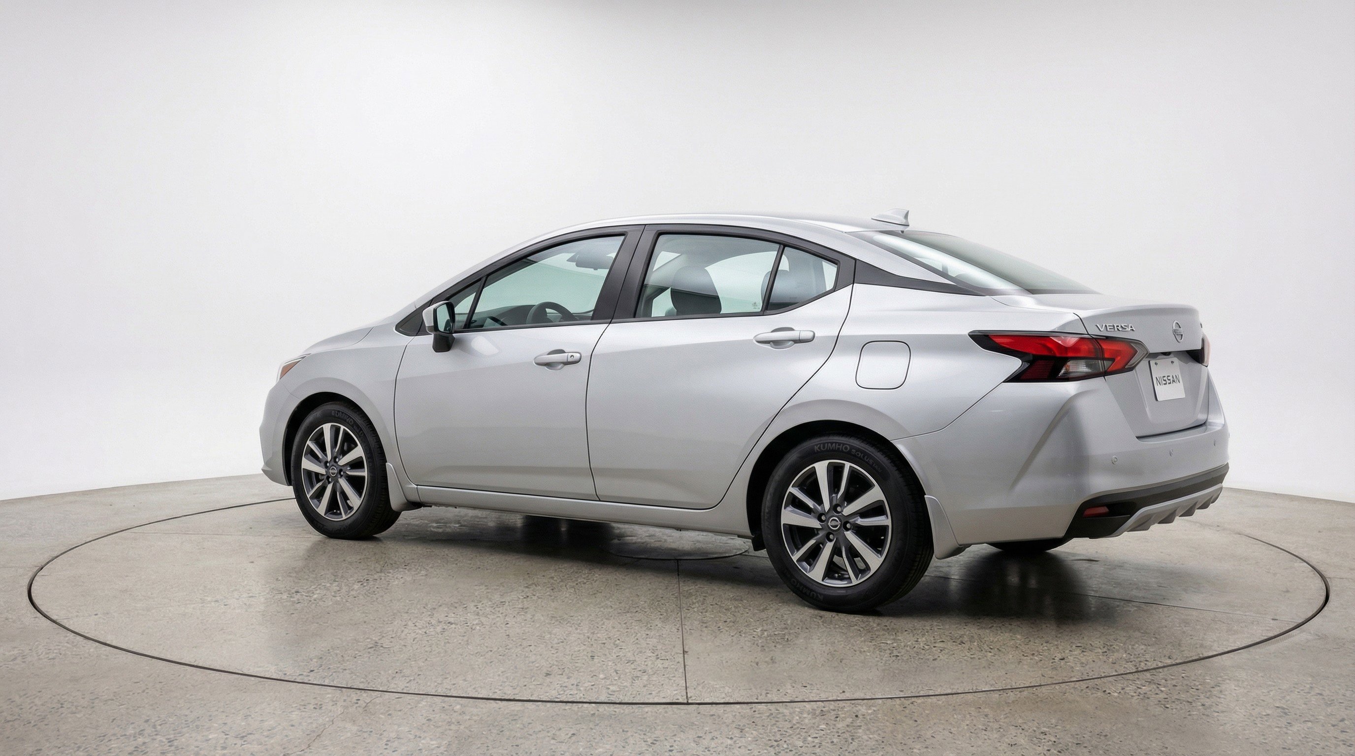 Used 2025 Nissan Versa SV image 6