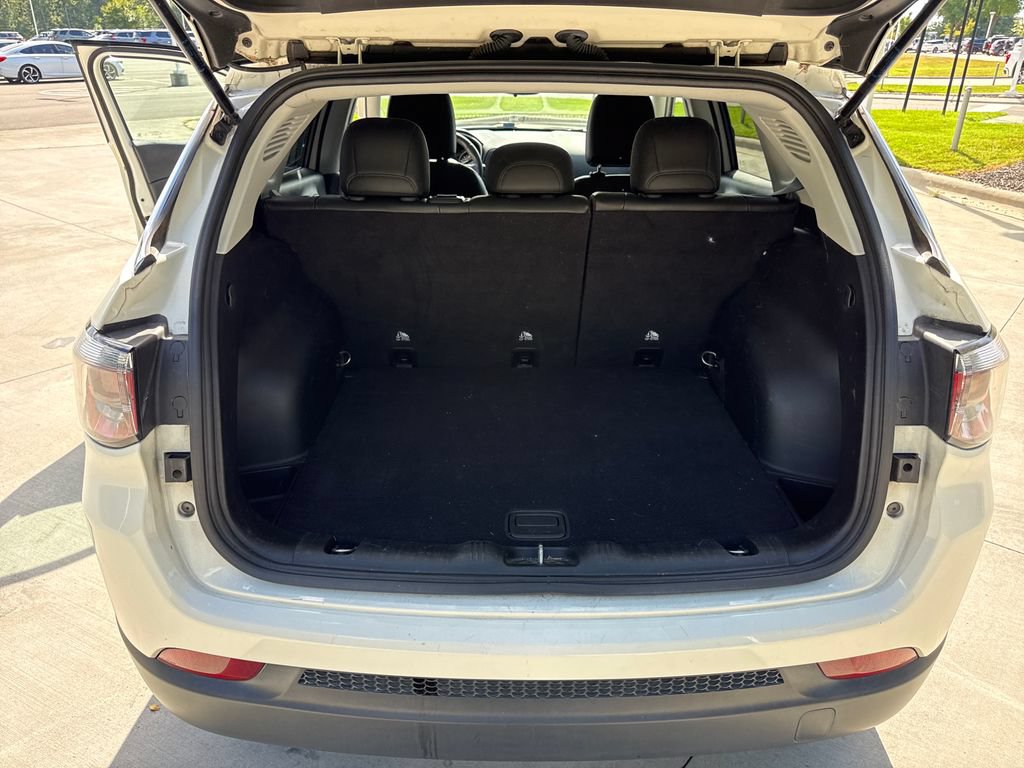 Used 2020 Jeep Compass Latitude FWD image 32