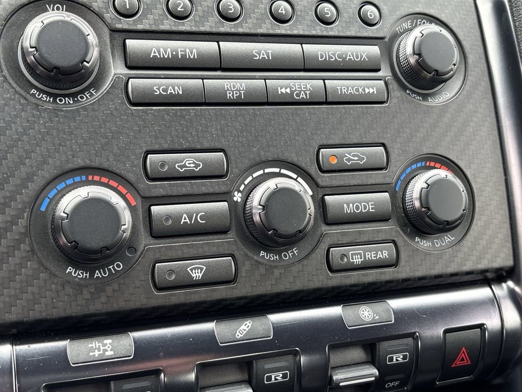 Used 2015 Nissan GT-R Premium AWD/4WD image 17