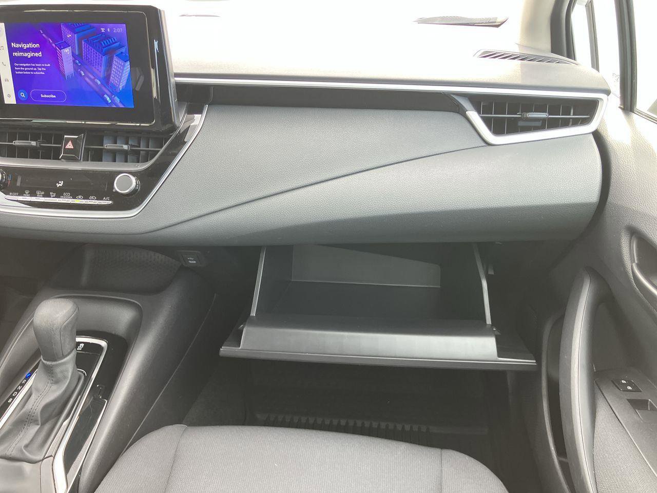 Used 2024 Toyota Corolla LE w/ LE Convenience Package image 15