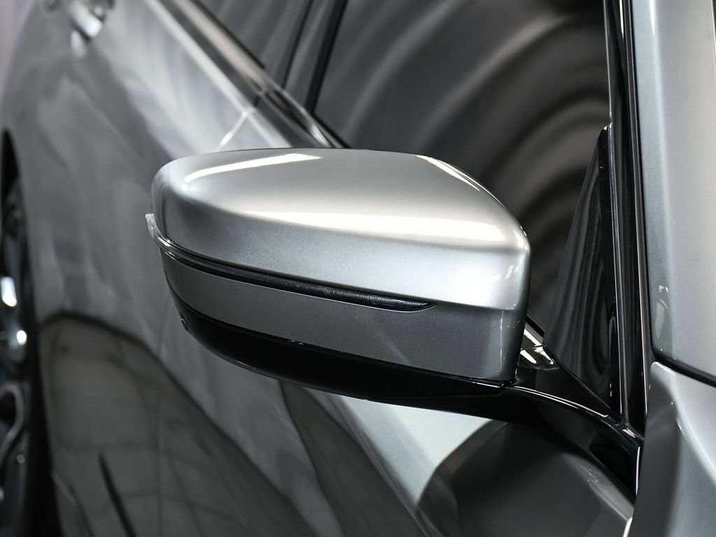 Used 2022 BMW 740i xDrive w/ M Sport Package image 82