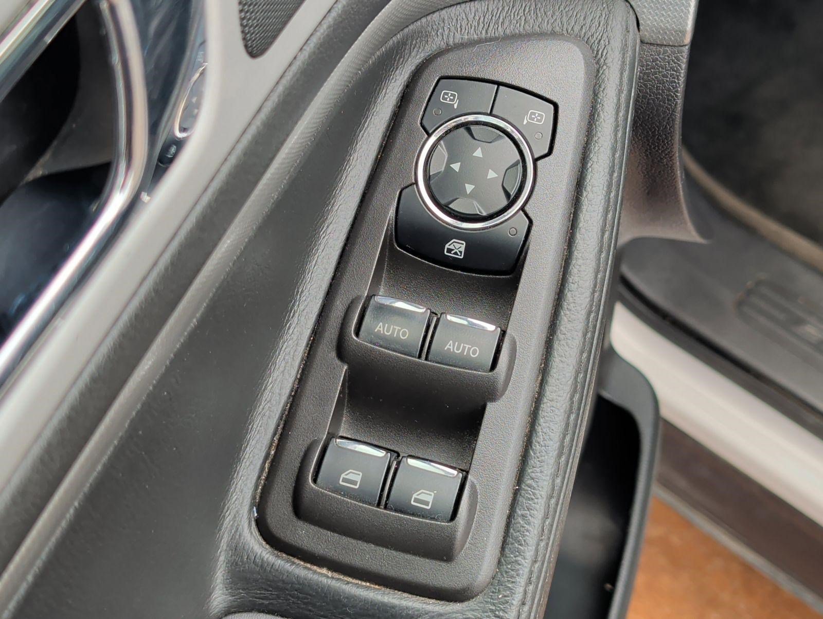 Used 2015 Ford Explorer XLT w/ Equipment Group 202A FWD image 9