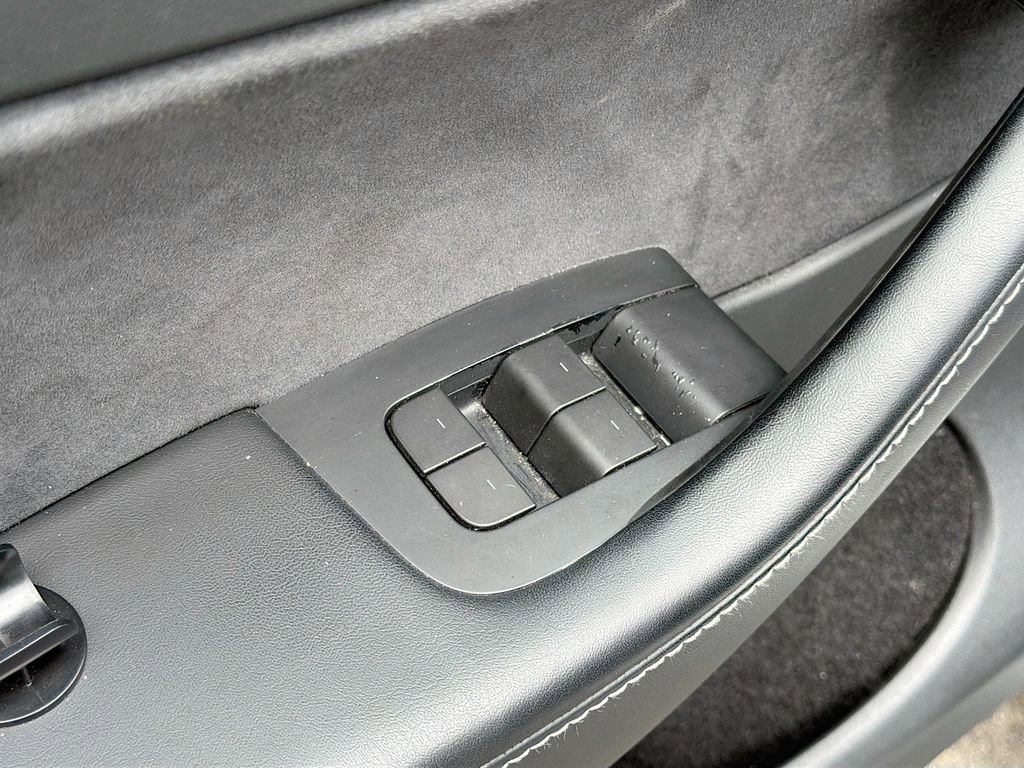 Used 2023 Tesla Model Y Long Range image 17