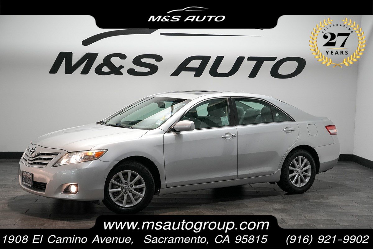 Used 2011 Toyota Camry XLE w/ SE/XLE Extra-Value Pkg FWD image 1
