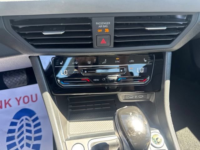 Used 2025 Volkswagen Jetta SE FWD image 23