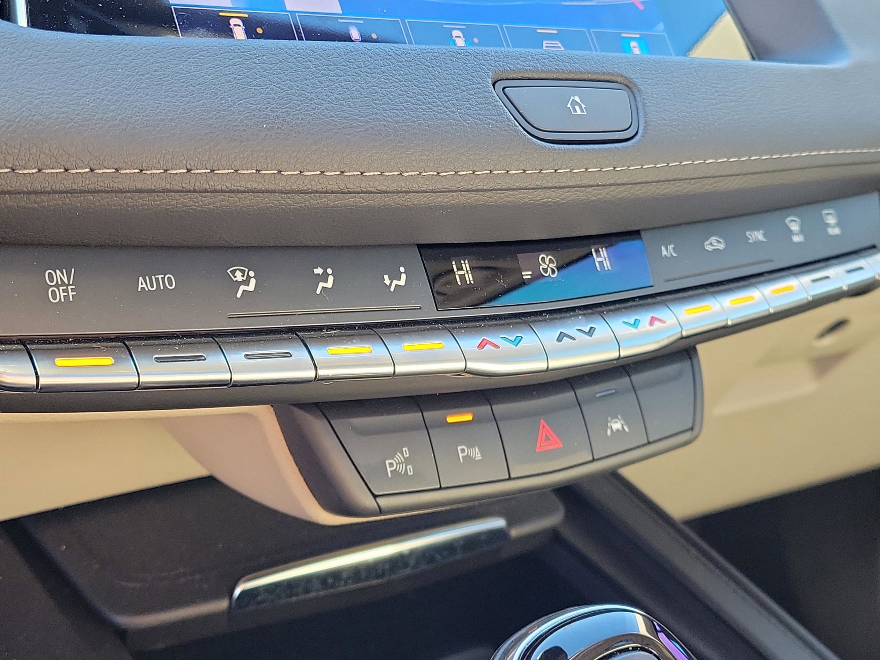 Used 2022 Cadillac XT4 Premium Luxury w/ Enhanced Visibility Package image 32