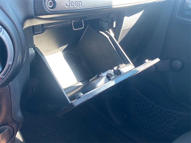 Used 2015 Jeep Wrangler Unlimited Sport image 27