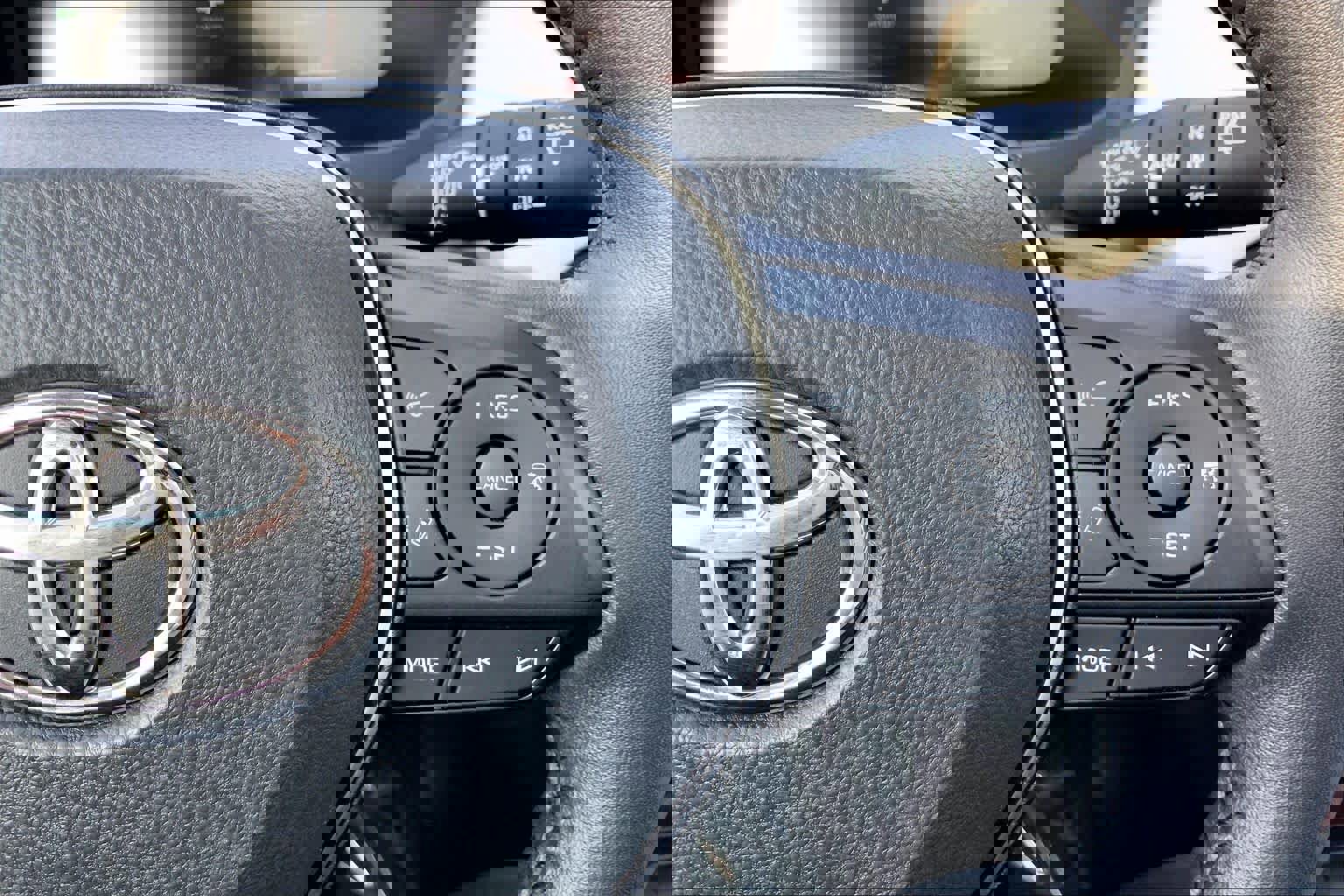 Used 2023 Toyota RAV4 Limited image 24