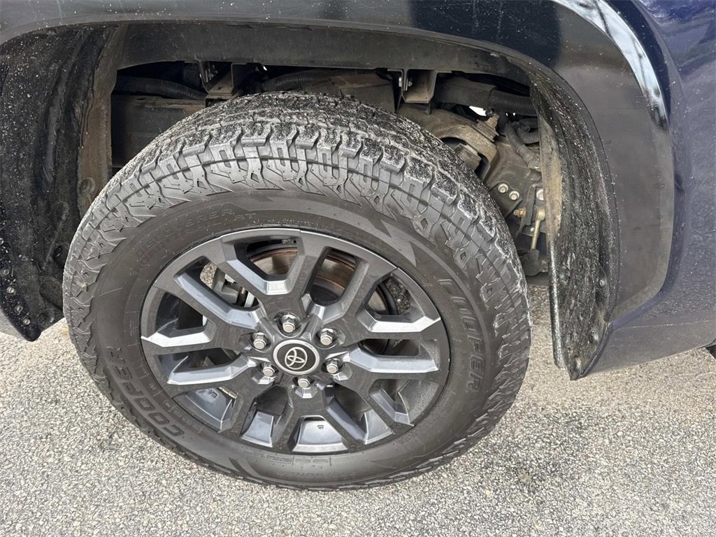 Used 2022 Toyota Tundra Platinum image 9