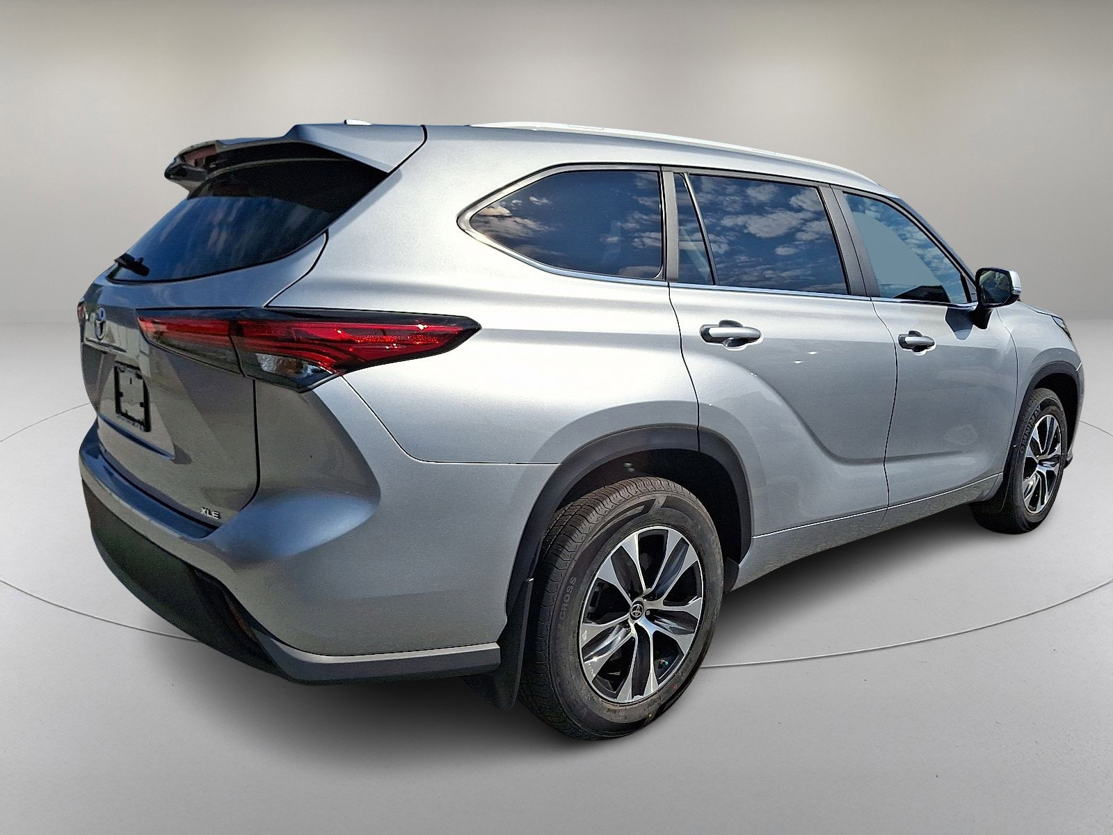 Used 2023 Toyota Highlander XLE image 11