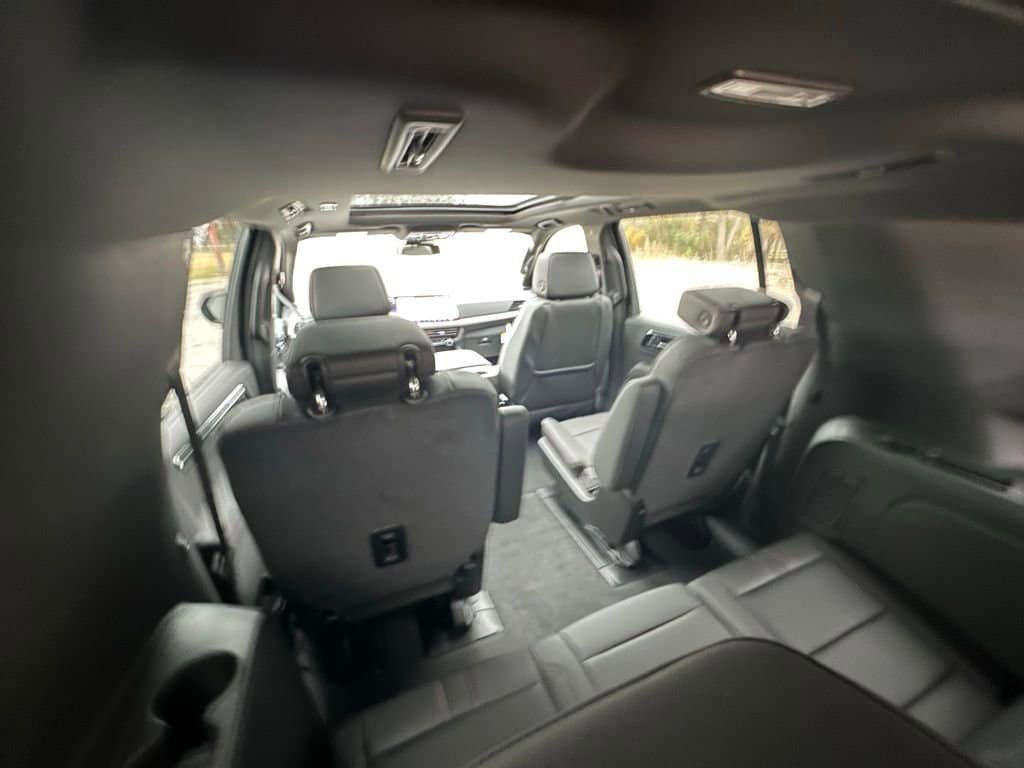 New 2026 Chevrolet Suburban RST w/ RST Capability Package AWD/4WD image 18