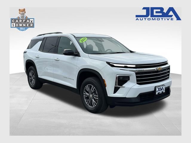 Used 2025 Chevrolet Traverse LT image 1