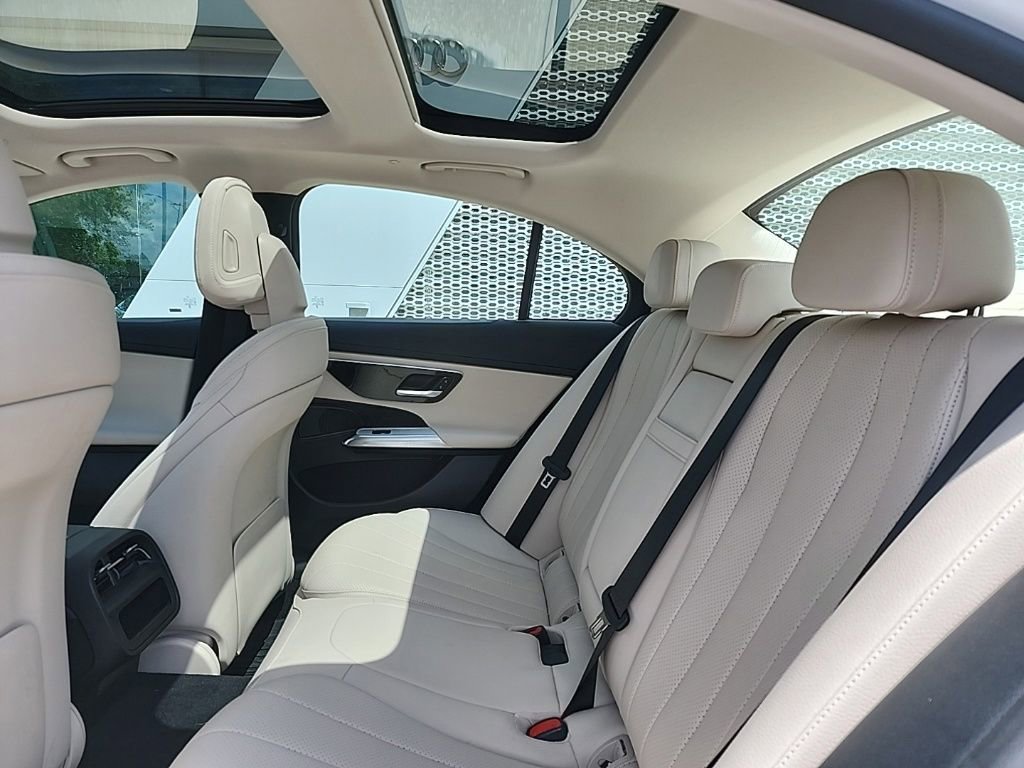Used 2024 Mercedes-Benz E 350 4MATIC Sedan image 6