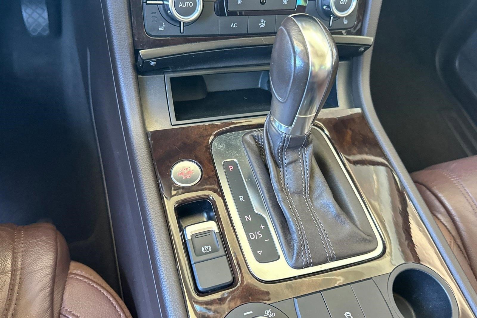 Used 2013 Volkswagen Touareg Executive AWD/4WD image 17