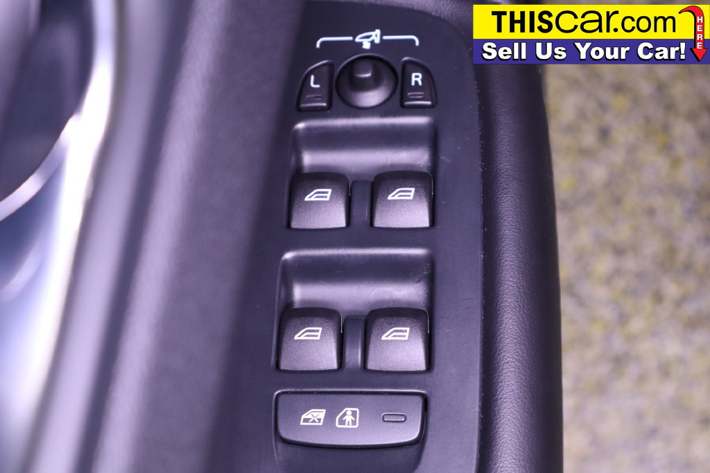 Used 2025 Volvo XC60 B5 Plus AWD/4WD image 34