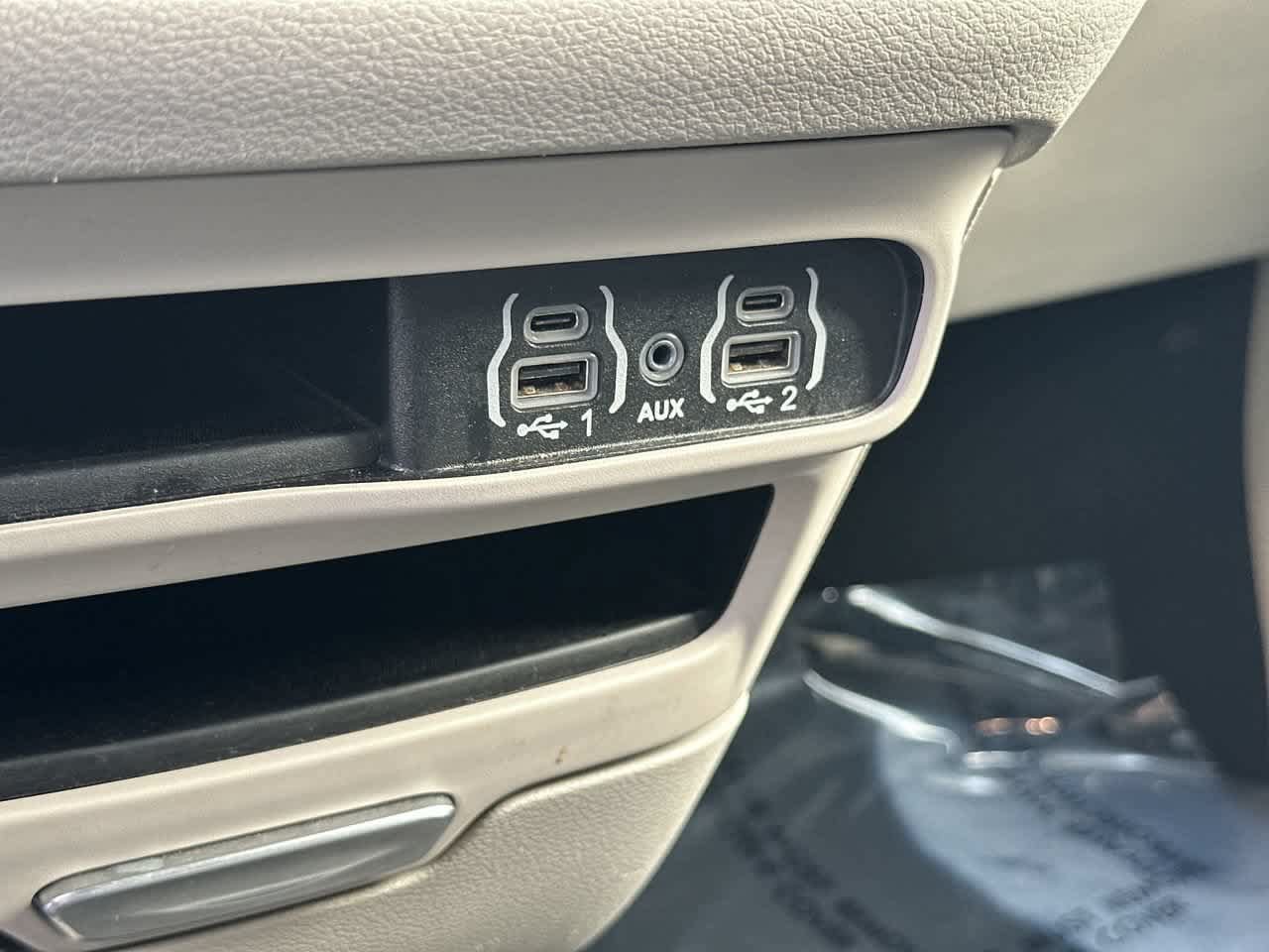 Certified 2024 Chrysler Pacifica Touring-L FWD image 26