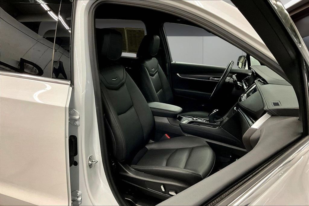 Certified 2025 Cadillac XT6 Luxury AWD/4WD image 30