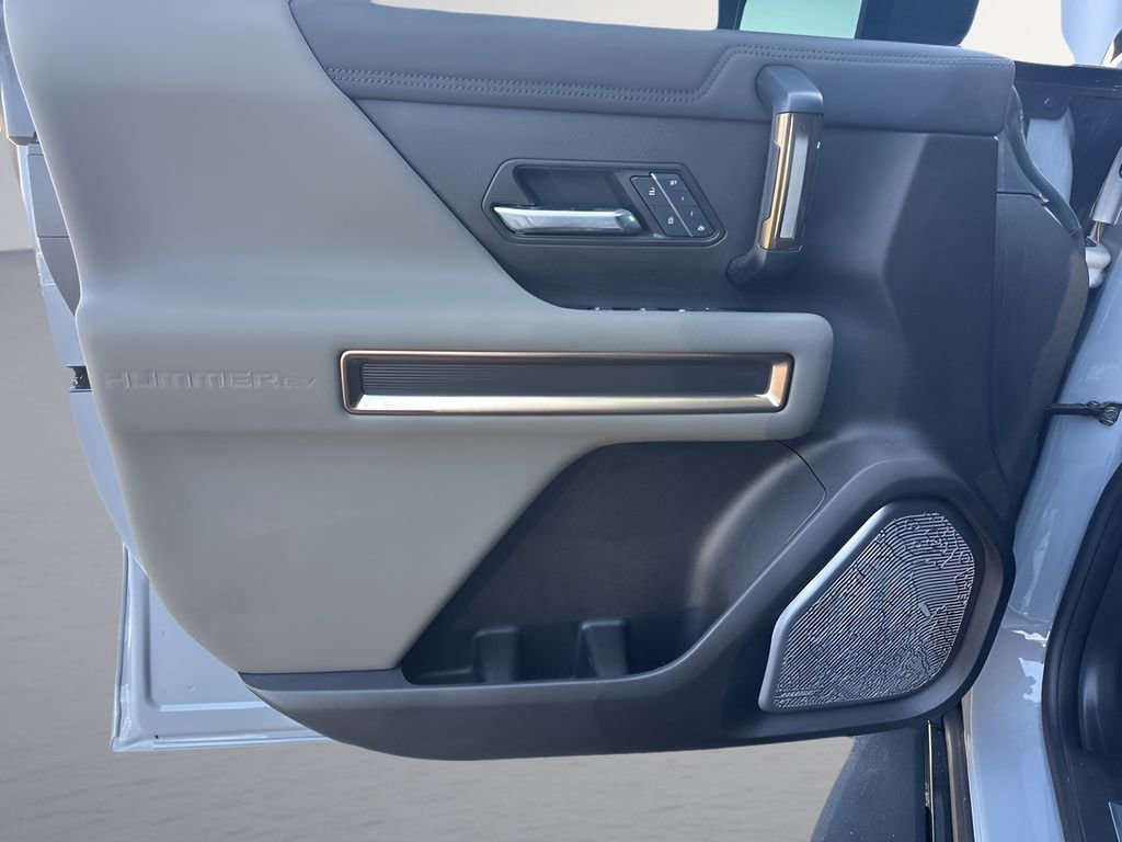 Used 2025 GMC Hummer EV 2X AWD/4WD image 34