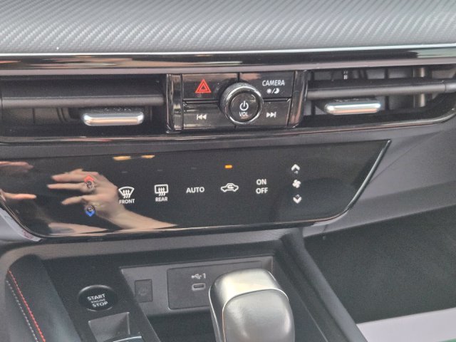 Used 2025 Nissan Kicks SR AWD/4WD image 29