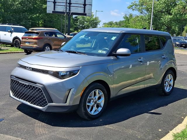 Certified 2025 Kia Soul LX w/ LX Technology Package FWD image 3