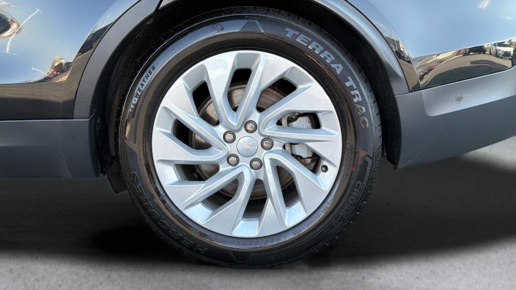 Used 2025 Land Rover Discovery S image 15