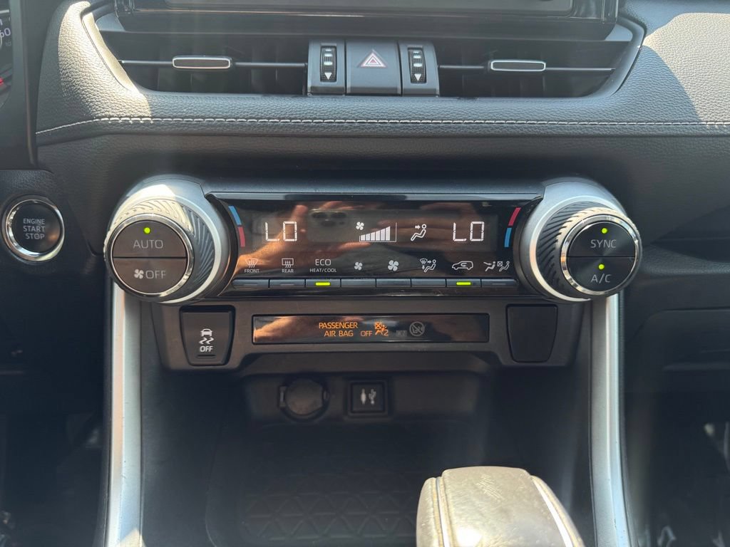 Used 2019 Toyota RAV4 XLE Premium FWD image 29